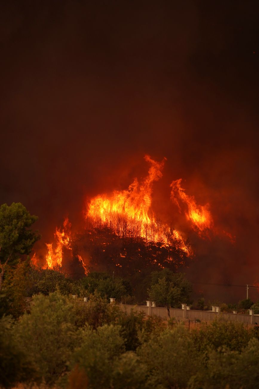 Evacuación masiva en Nevada por avance de incendio&nbsp;forestal