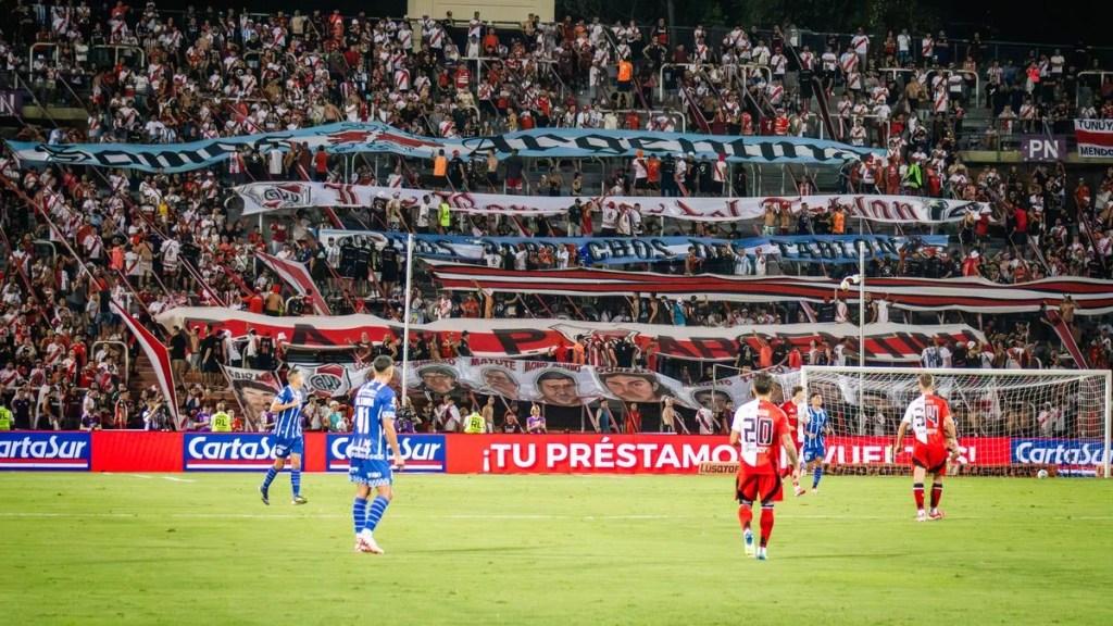 Vuelven las dos hinchadas: cada vez más partidos del fútbol argentino reciben público&nbsp;visitante