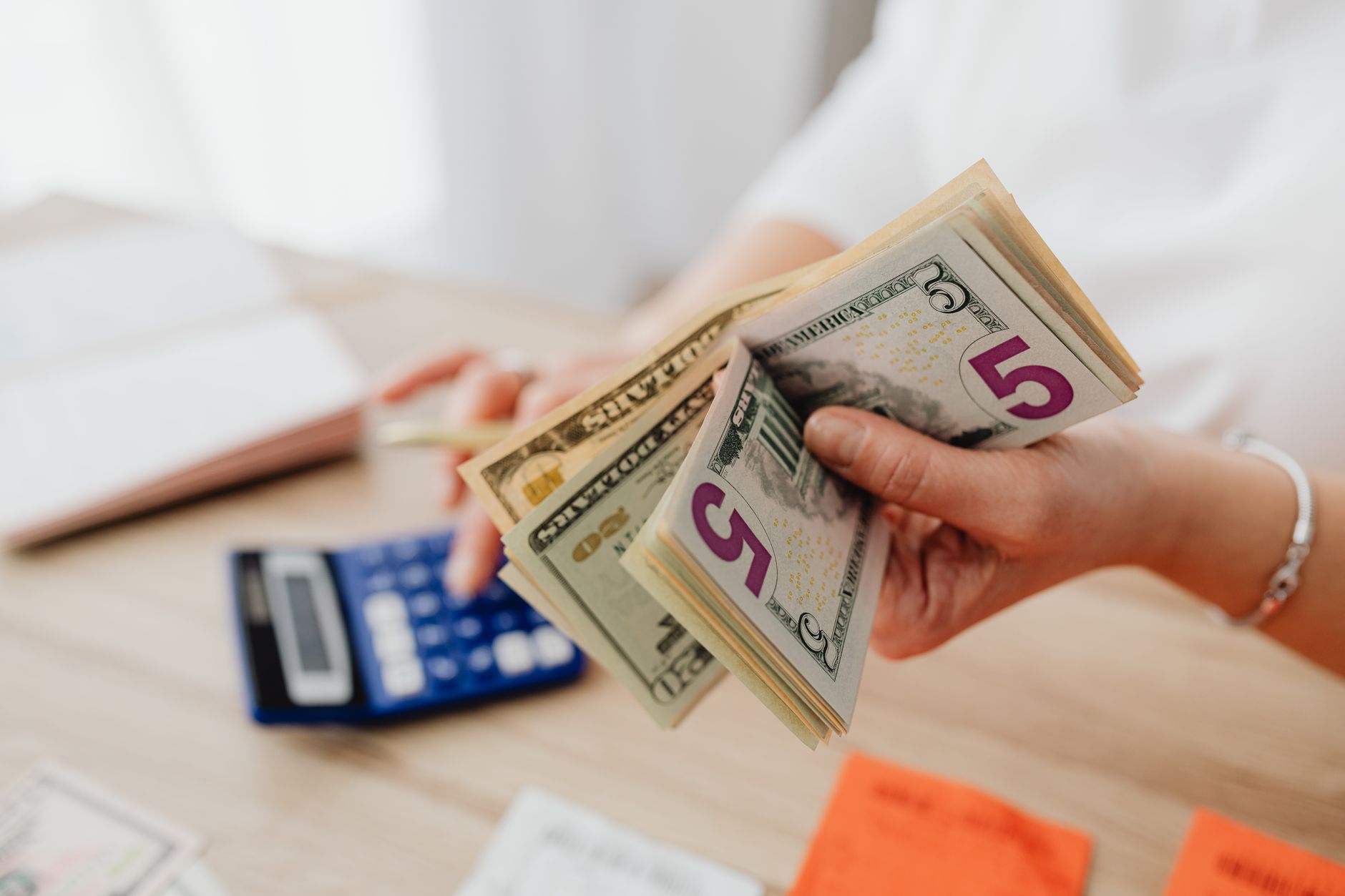 El dólar oficial y el blue marcan precios divergentes este&nbsp;jueves