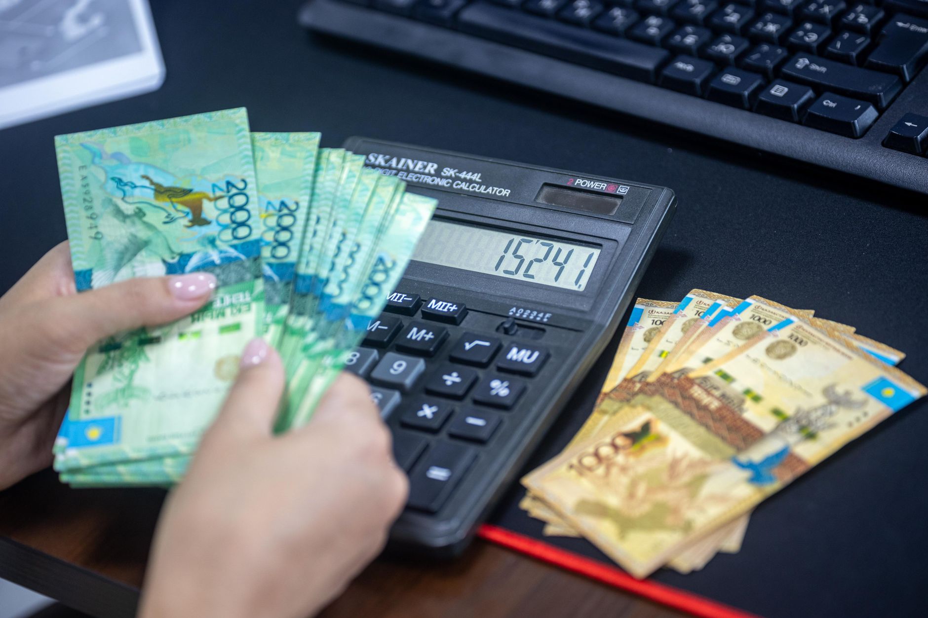 Bancarios consiguen aumento del 1,9% en septiembre y salario inicial supera 2,6&nbsp;millones